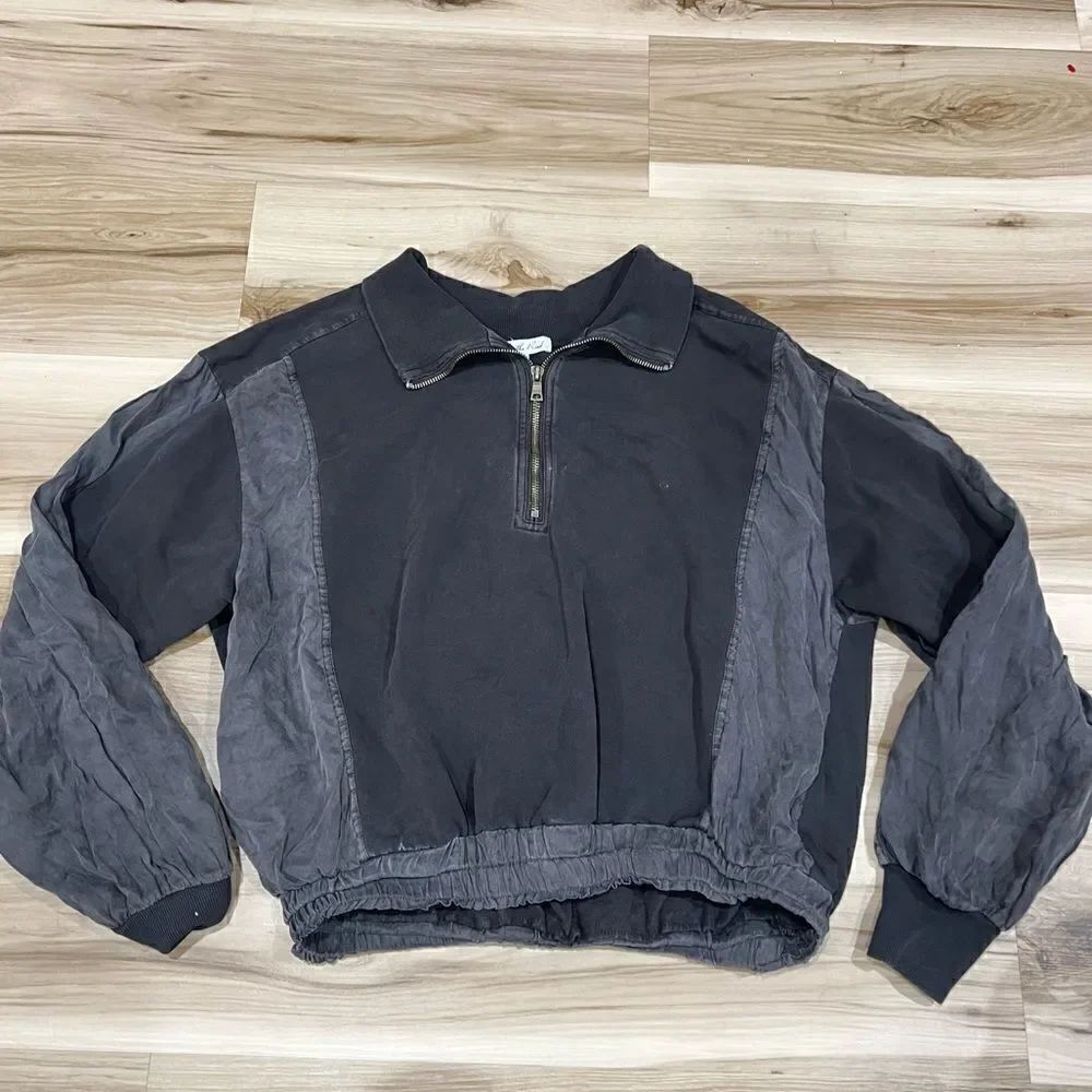On The Road Grey Pullover Cropped Distressed Jacket Women’s Medium